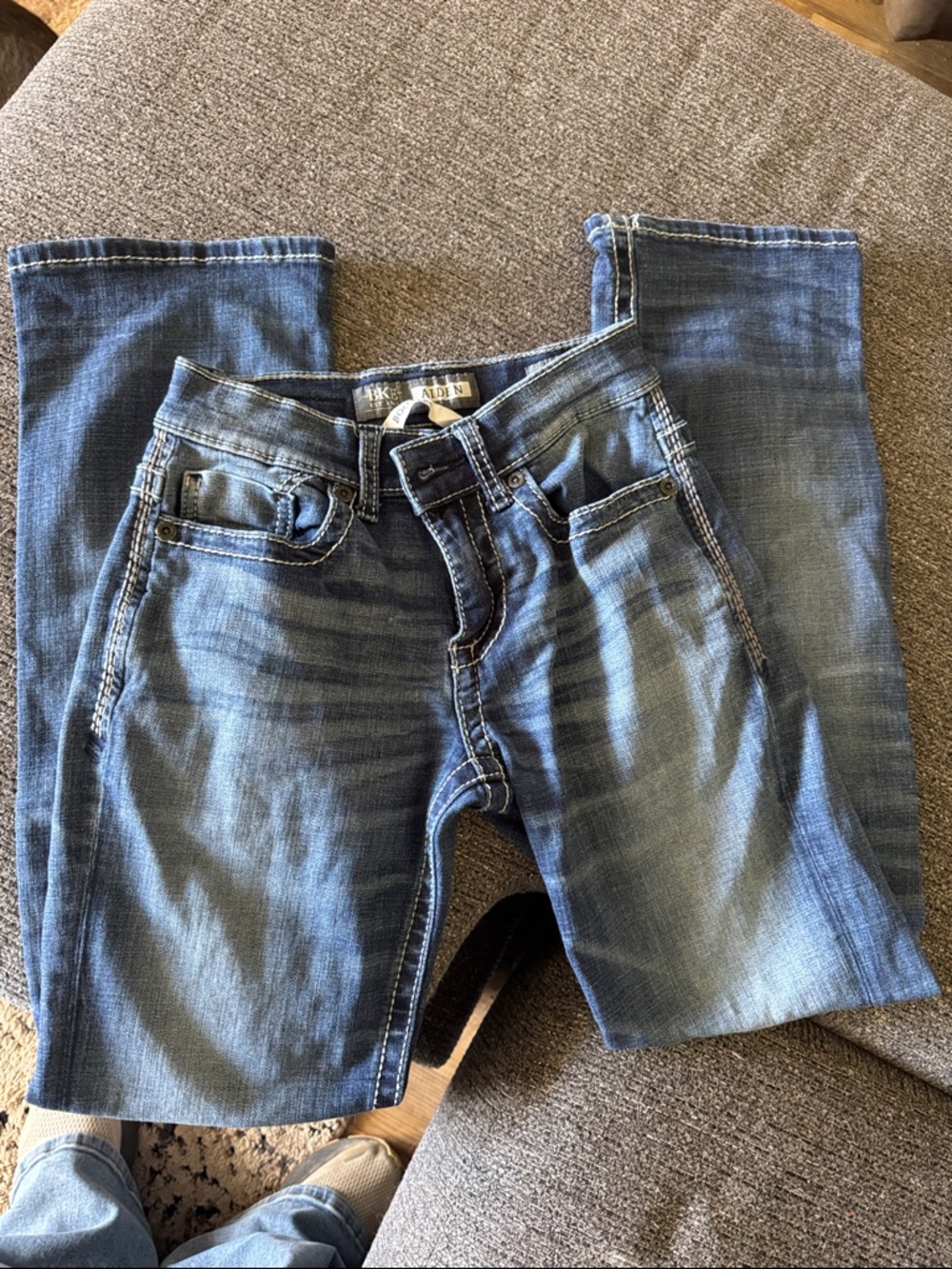 Aiden Straight-Leg Jeans in Faded Blue